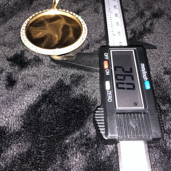 VVS Large memory pendant w simulated stones. comes w/diamond cut rope chain SALE - Picture 7 of 7